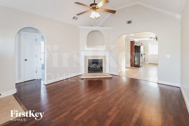 Foto del edificio - 204 Moss Stone Ln