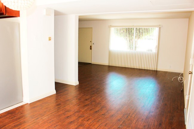 Foto del edificio - 324 E College St