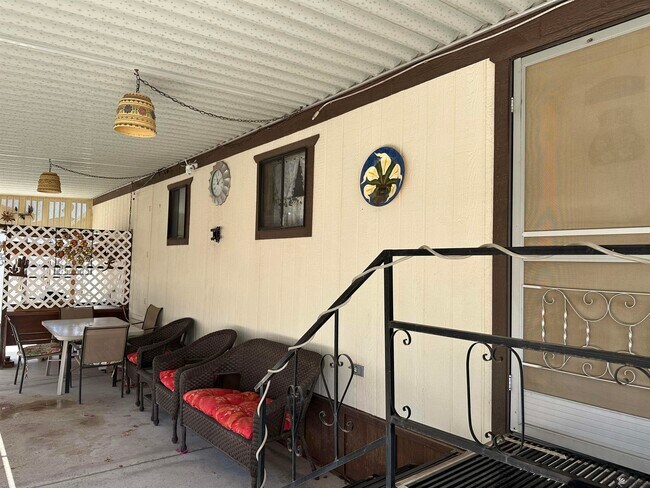 Foto del edificio - 10317 E 31st St