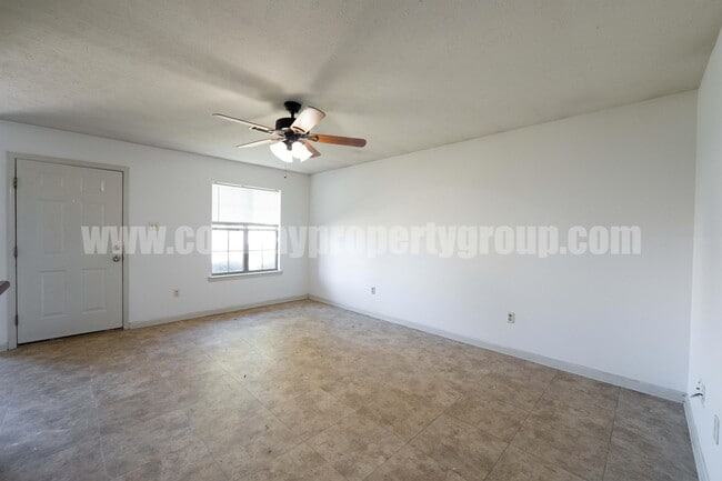 Building Photo - 1765 Longfellow Dr