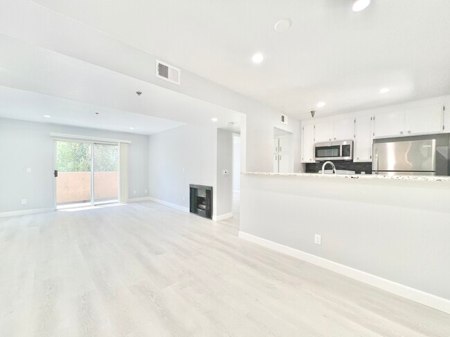 Building Photo - 2030 Ivar Ave