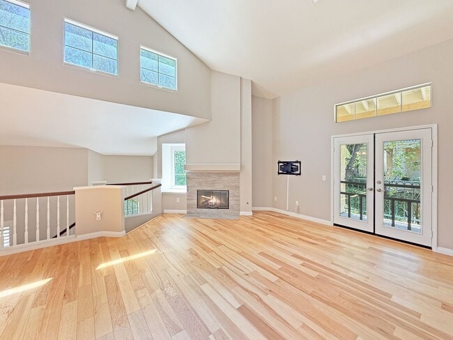 Building Photo - SD: 2BD/2BA Townhome with Private Balcony, 2-Car Garage, and Loft!