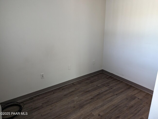 Building Photo - 8469 E Yavapai Rd