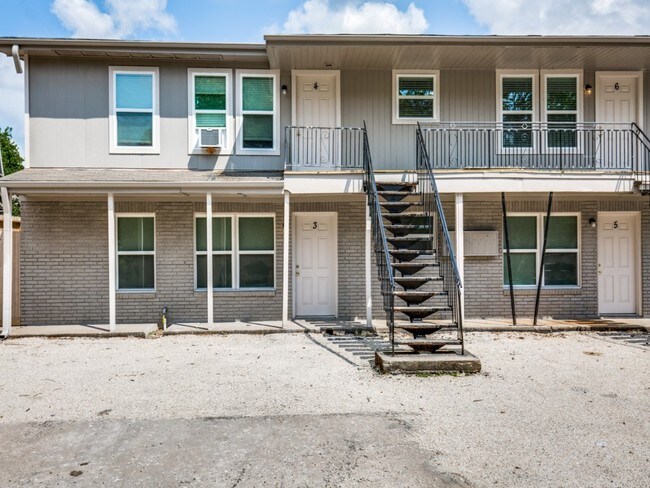 EXTERIOR - 1613 Mcneil St