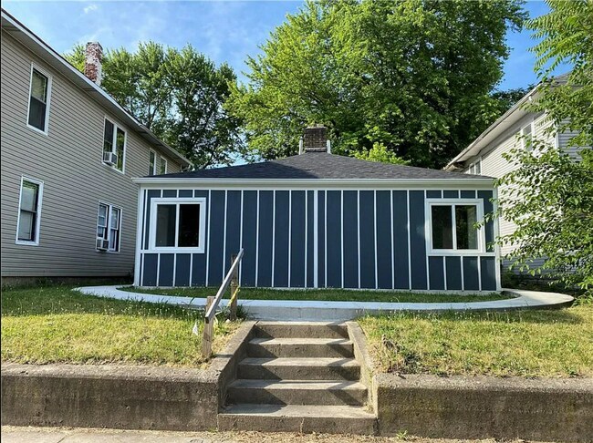 Building Photo - 1519 E Michigan St