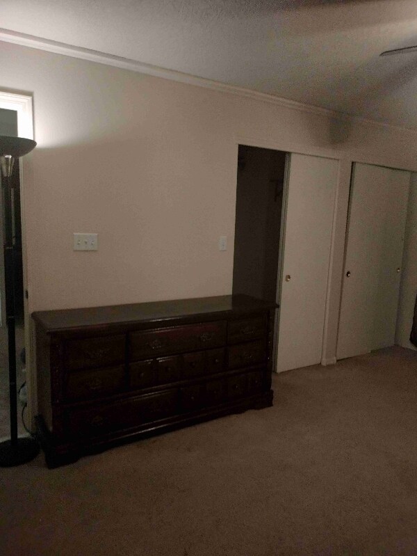 Building Photo - 448 Shorewood Dr NW