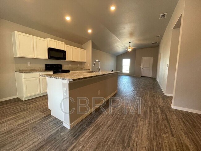 Building Photo - 2140 N Texas Ave