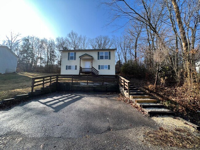 Foto del edificio - 4 bed 1.5 bath home close to I-44