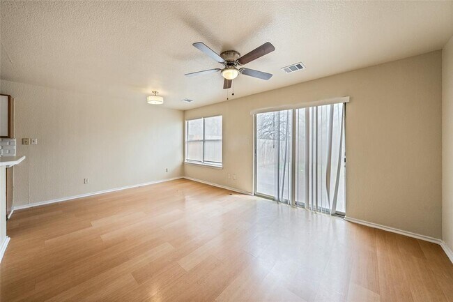 Foto del edificio - 9607 Nightjar Dr