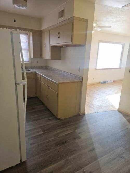 Foto del edificio - 4042 N 100th St