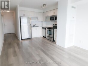 Building Photo - 2015 Sheppard Ave E