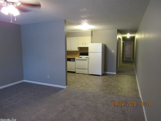 Building Photo - 409 Farris Rd