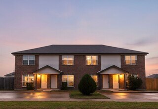 Building Photo - 3803 Woodrow Dr