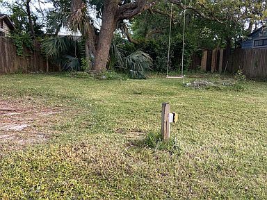 Building Photo - Completely renovated and modern home