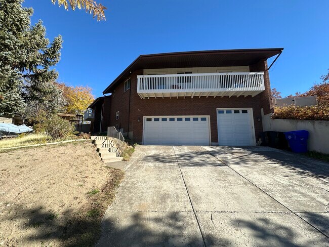 Vista de la calle de la casa - 921 Ashley Cir