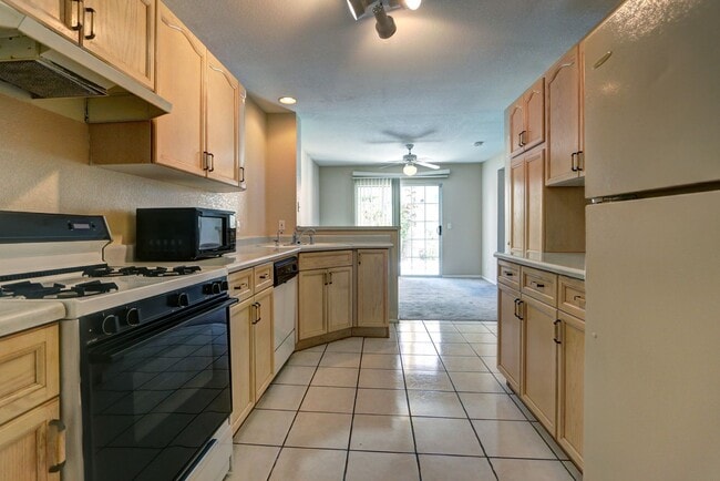 Building Photo - 7973 Trea - Fantastic Southwest Townhome!