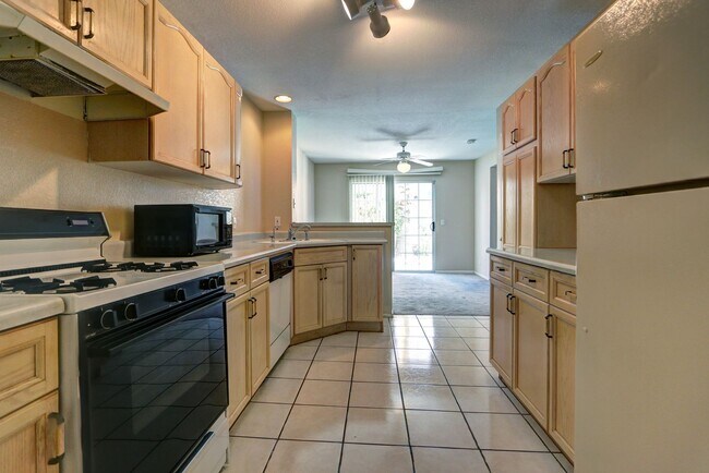 Foto del edificio - 7973 Trea - Fantastic Southwest Townhome!