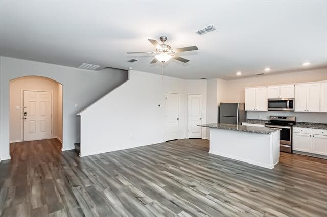 Building Photo - 1911 Hialeah Dr