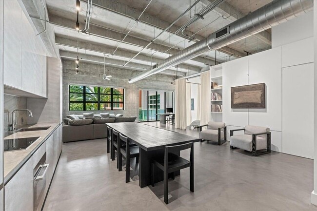 Building Photo - 1749 NE Miami Ct