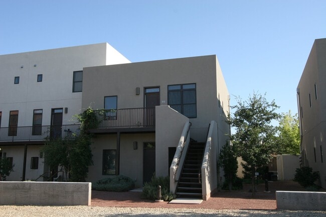 Building Photo - 315 Belvedere Ave SW