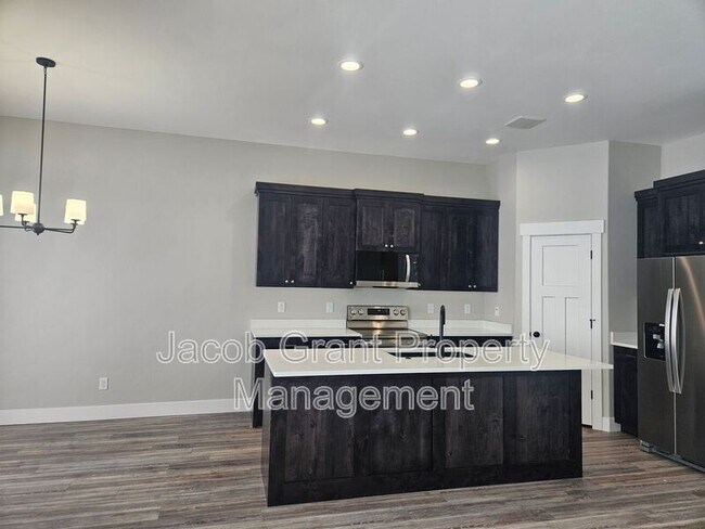 Building Photo - 7132 S 9th W