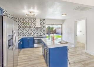 Cocina - 908 Canosa Ave