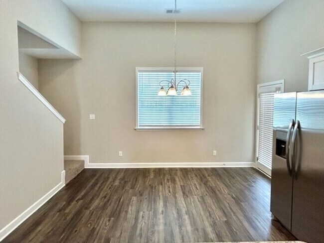 Foto del edificio - Now Leasing a 4-bedroom 2.5 bath home in M...