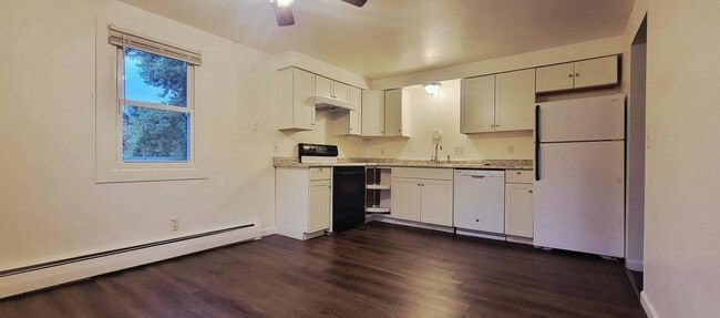 Building Photo - 451 N Saint Bernard Dr