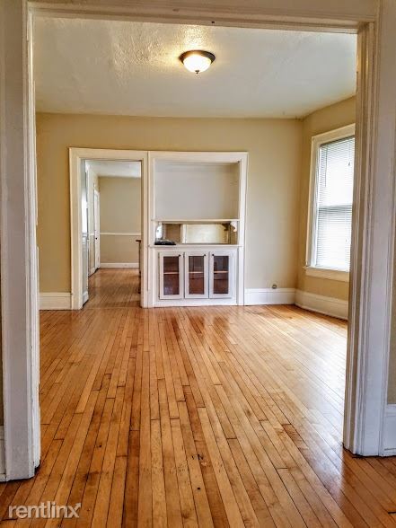 Building Photo - 2 br, 1 bath Apartment - 3032 N Booth St