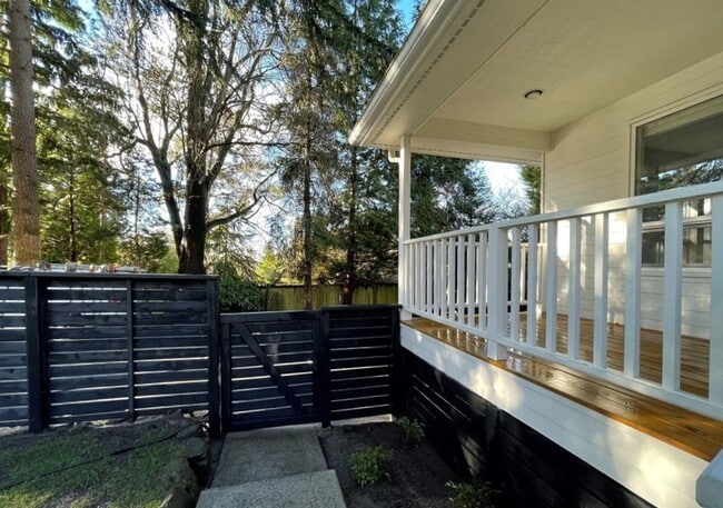 Building Photo - 2Bd/1Ba Kirkland Duplex