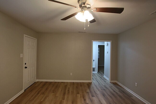 Building Photo - Lease Takeover Opportunity Available! 2 Be...