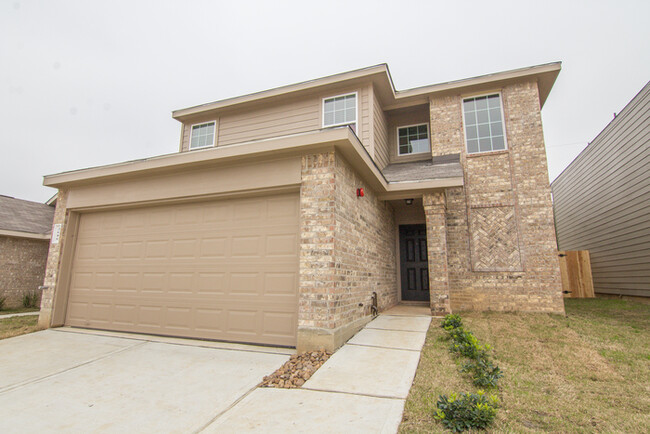 Building Photo - Oakwood Forest - 2080 Oakwood Forest Drive...