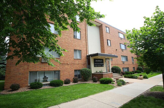 Foto del edificio - 2001 Bryant Ave S