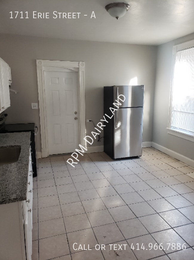 Building Photo - 1711 Erie St