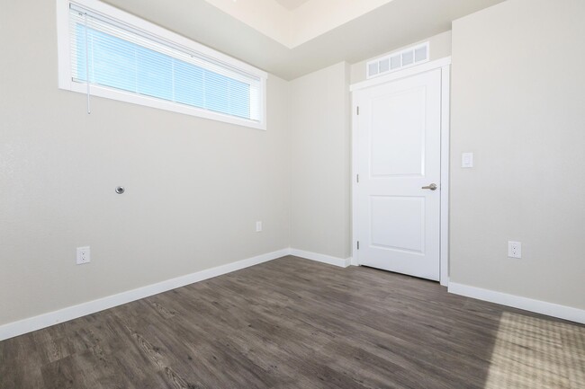 Foto del edificio - Spring Creek Village - Income Restricted