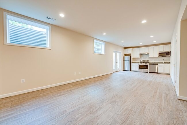 Kitchen/dining - 320 Nutley St SW
