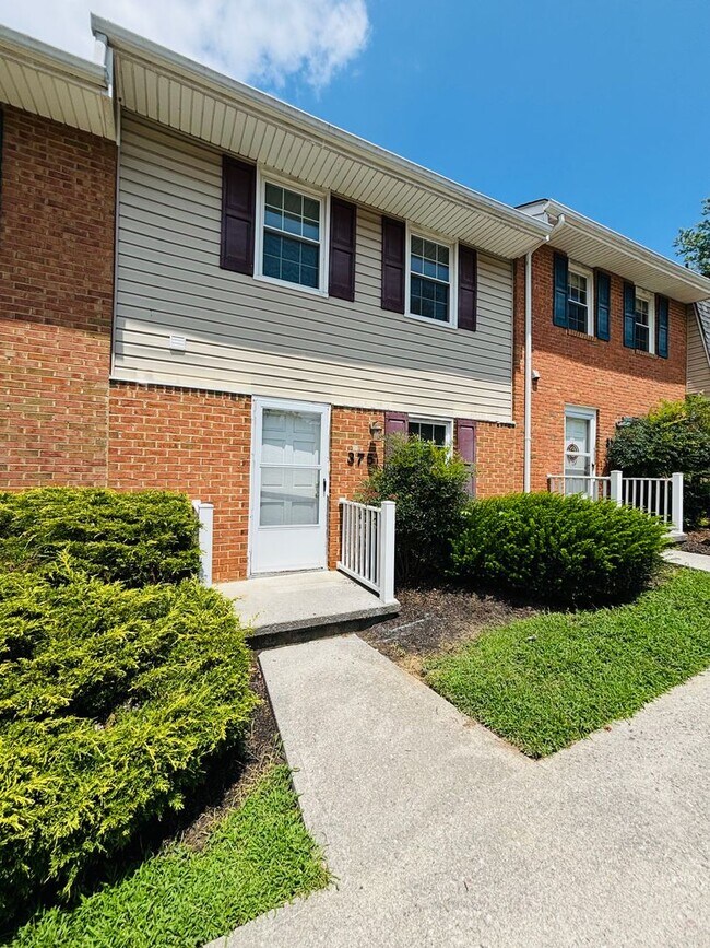 Foto del edificio - 2 Bedroom, 1.5 Bath Townhouse