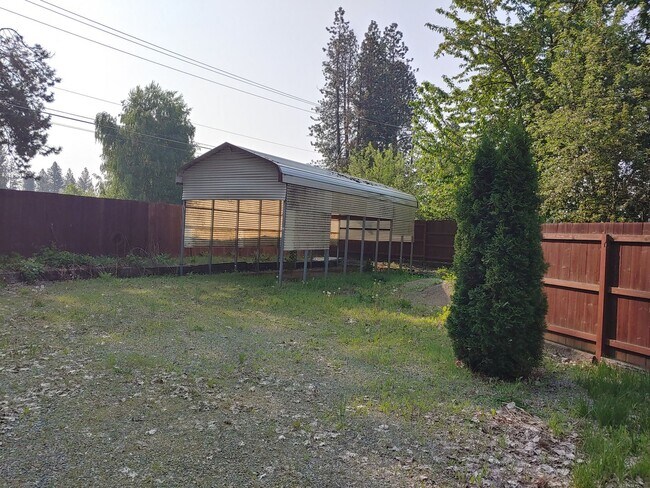 Foto del edificio - Totally Remodeled Large Duplex Convenientl...