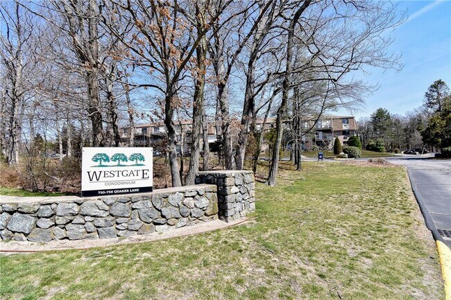 Foto del edificio - 756 Quaker Ln