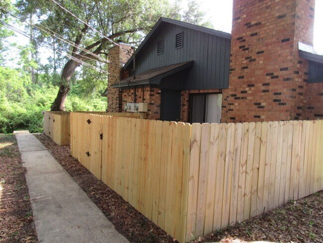 Foto del edificio - 3320 Pine Forest Rd