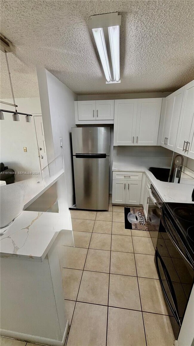 Foto del edificio - 7210 NW 179th St