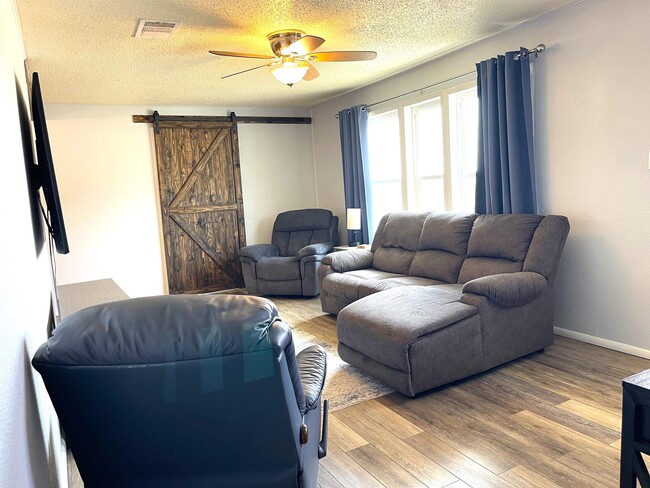 Building Photo - 1101 E College St