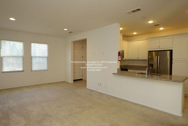 Building Photo - 2 Story 3 Bedroom / 2.5 bathroom condo wit...