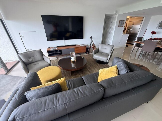 Building Photo - 5600 N Flagler Dr