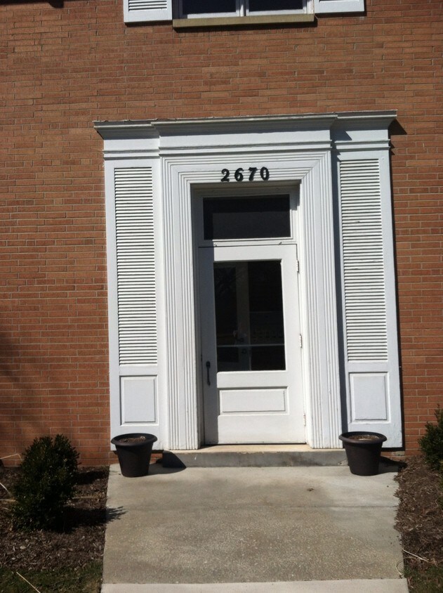 Primary Photo - 2670 Highland Ave