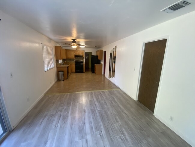 Building Photo - $200 Move-in special(need to move in by 10...