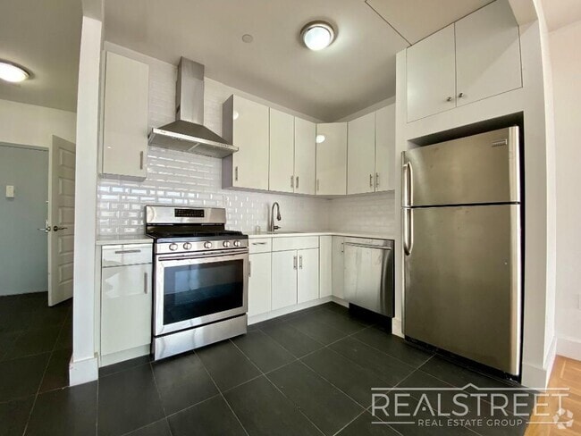 Building Photo - LUXURY LOFT in Queens!
