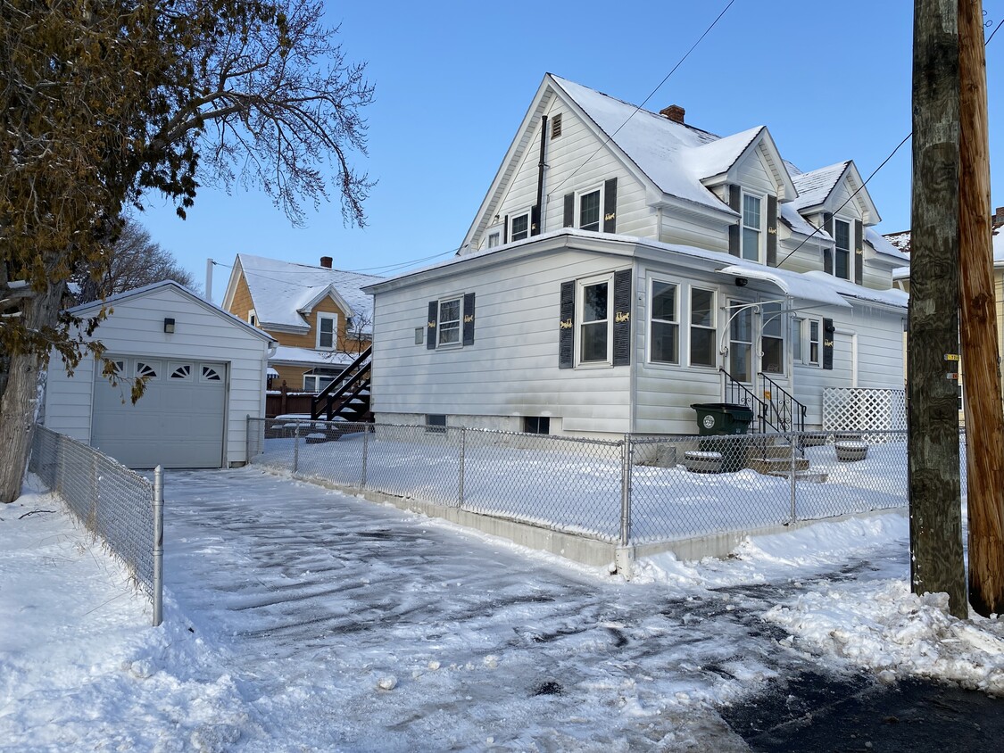 Primary Photo - 136 Hall St