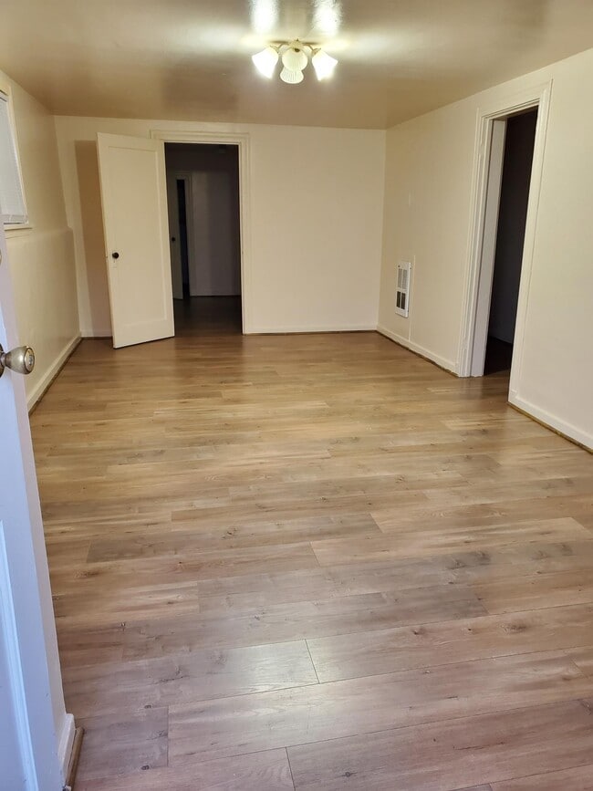 Living room - 1029 4th St