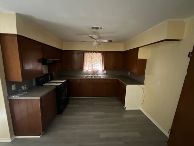 Building Photo - 1361 Shady Ln